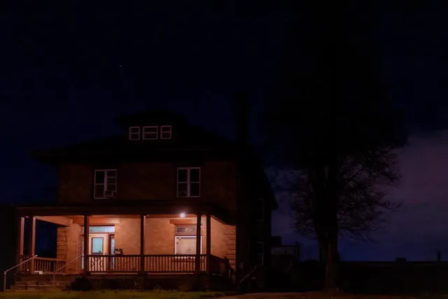 736, porch light on